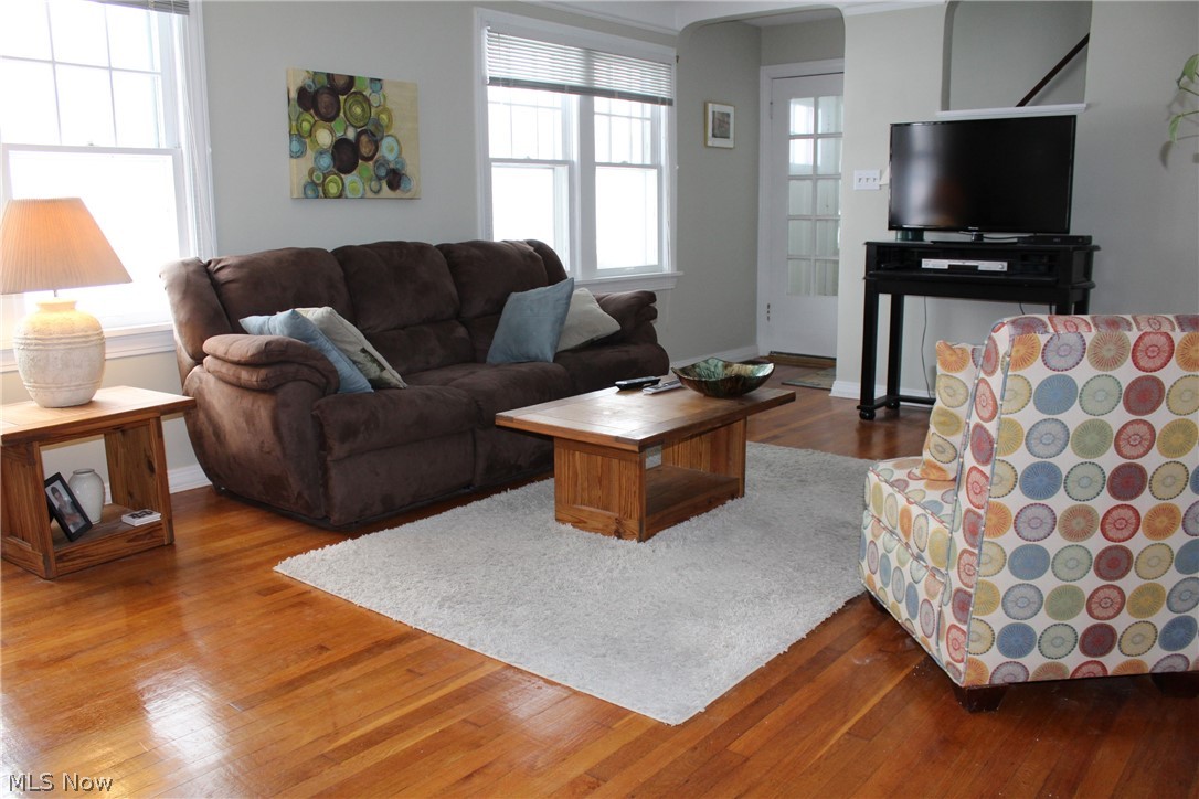 1110 Plainfield Road Cleveland, OH 44121 - Photo 3 of 24 Gallery Image 3