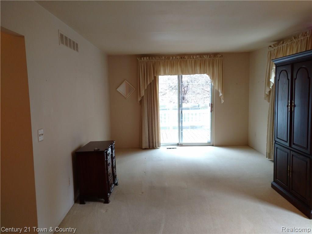 1368 Crescent Lane, Unit 303 Rochester Hills, MI 48306 - Photo 4 of 10