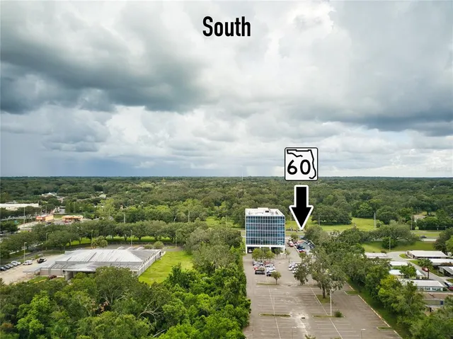 $2,075 | 2408 Camden Oaks Place, Valrico, FL 33594