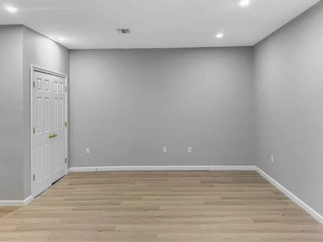 $2,500 | 729-731 Broadway, Unit 2, Bayonne, NJ 07002