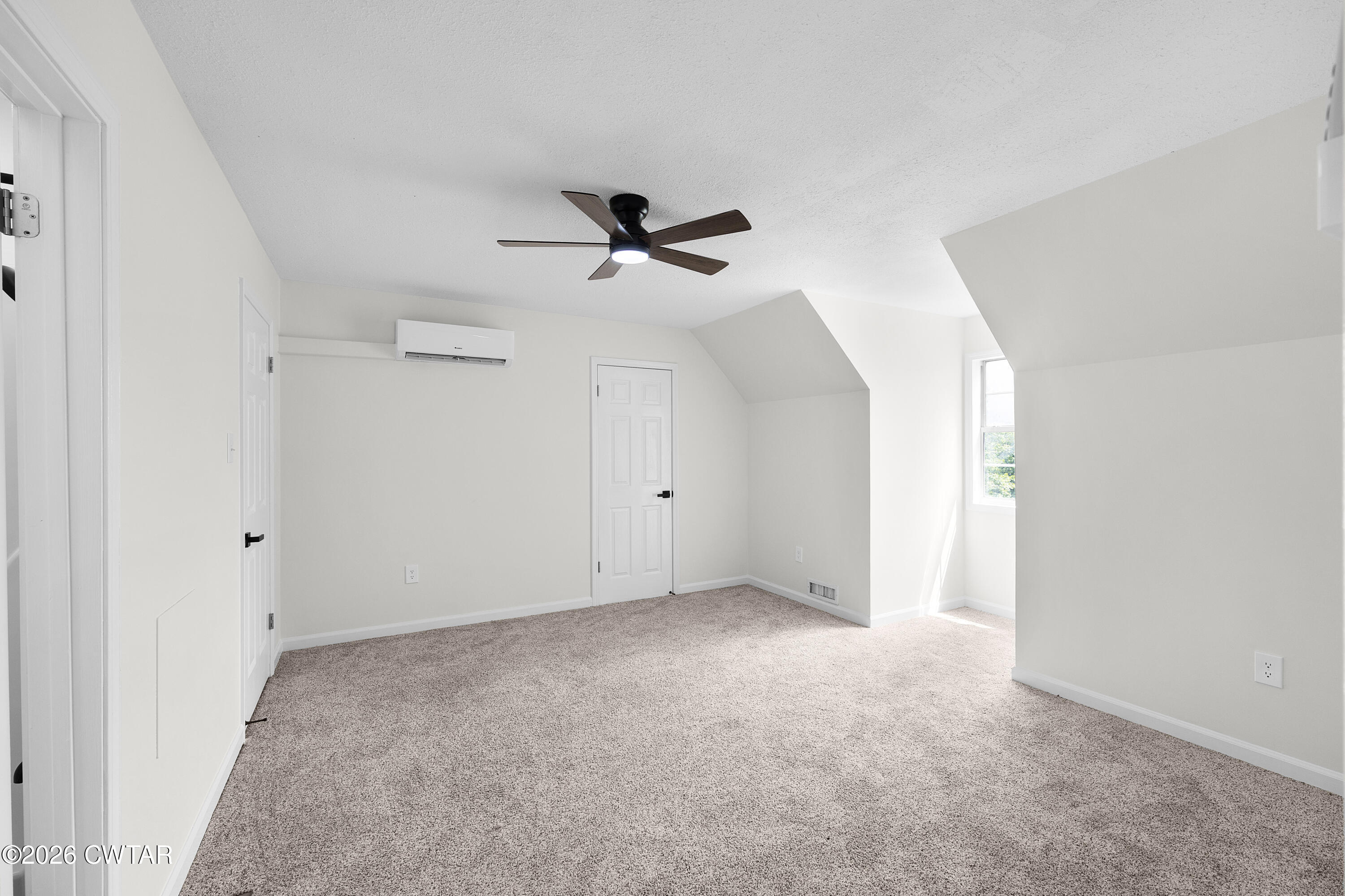 3075 Old Huntingdon Road Lexington, TN 38351 - Photo 11 of 19 a view of an empty room
