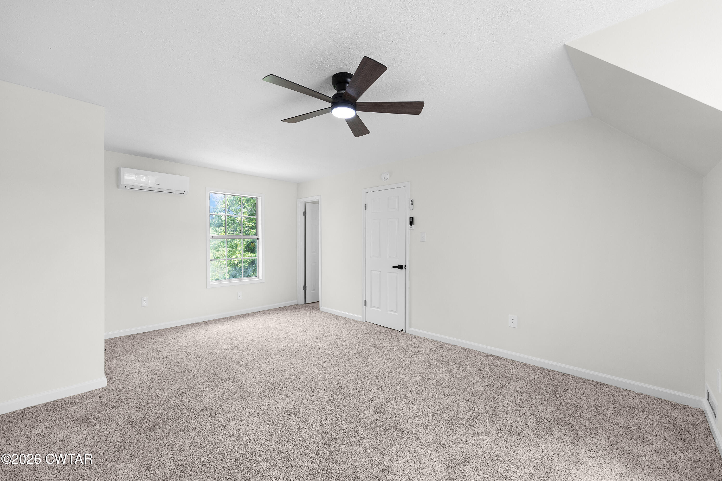 3075 Old Huntingdon Road Lexington, TN 38351 - Photo 14 of 19 a view of an empty room with a window