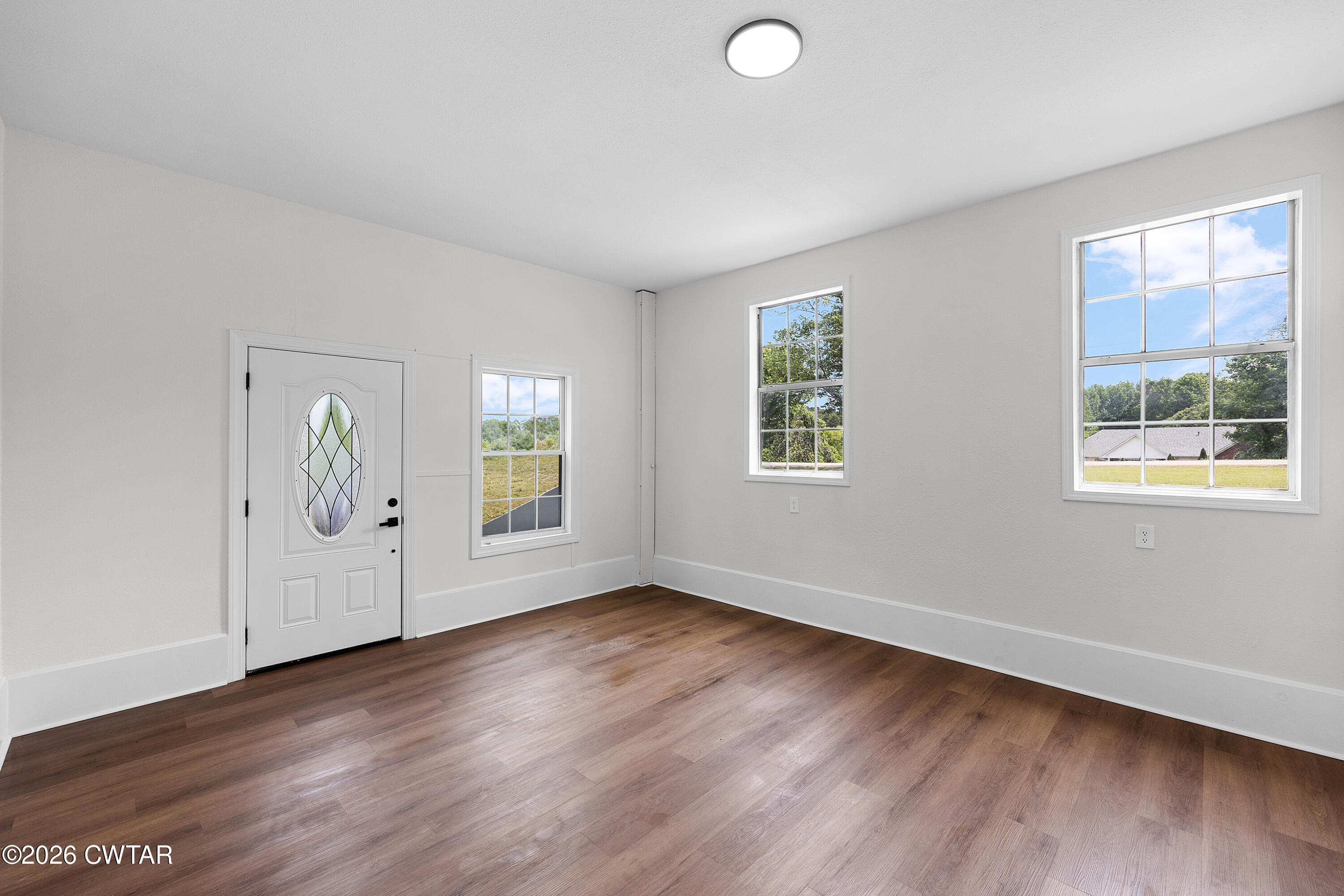 3075 Old Huntingdon Road Lexington, TN 38351 - Photo 15 of 19 an empty room with wooden floor and window