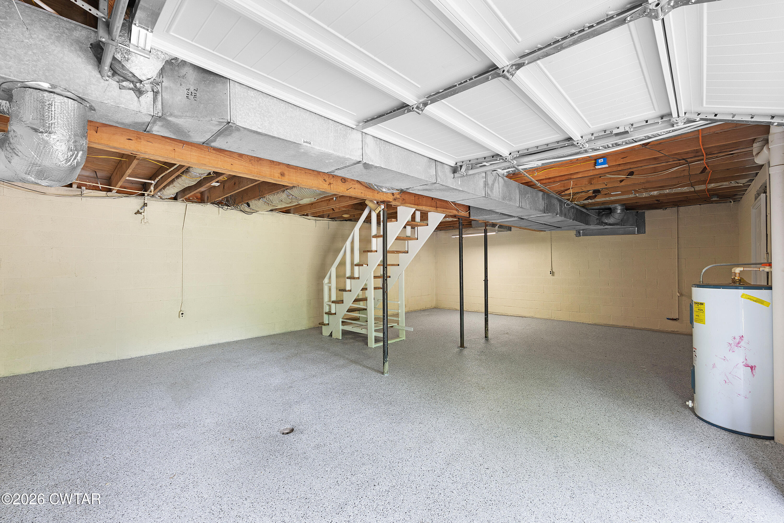 3075 Old Huntingdon Road Lexington, TN 38351 - Photo 18 of 19 a view of a garage room