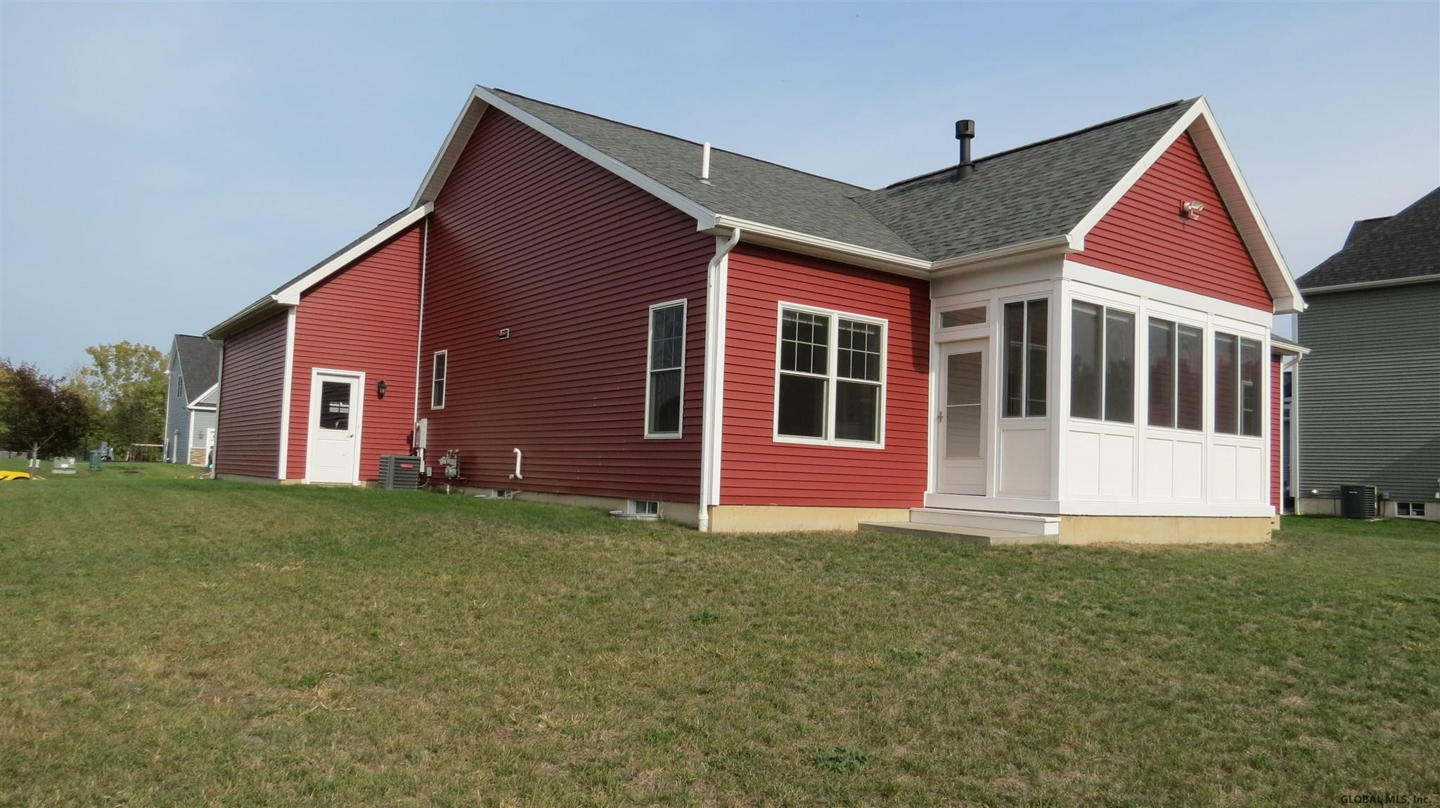 33 Charterpoint Road Colonie, NY 12189 - Photo 4 of 29 Photo 4