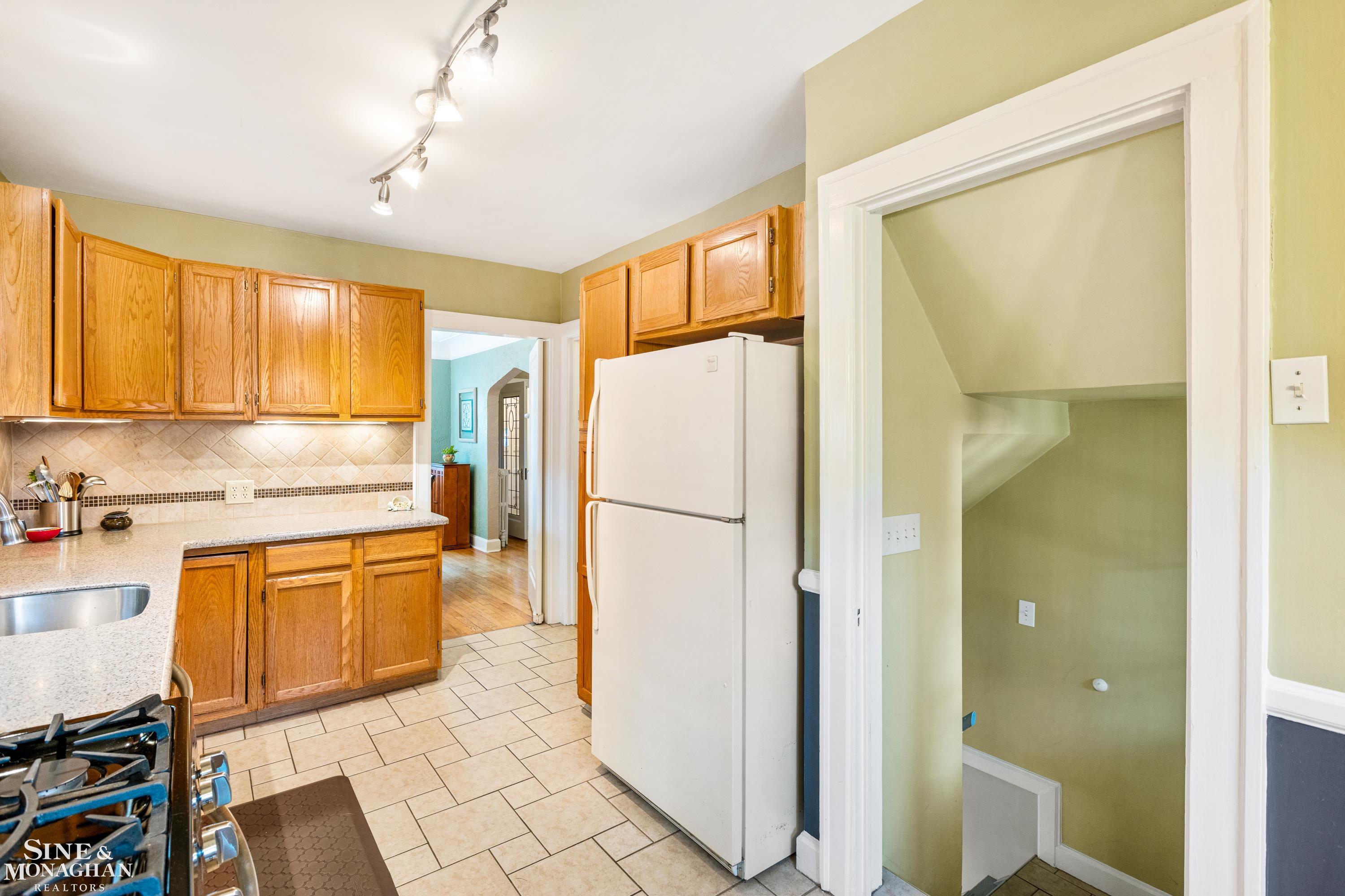 417 Moran Road Grosse Pointe, MI 48236 - Photo 11 of 40 50115162-10.JPG