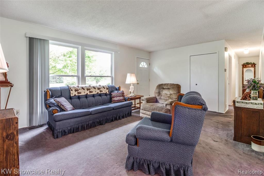 998 Hadley Road Rochester Hills, MI 48307 - Photo 15 of 42