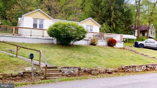 a view of a house with backyard swimming pool and sitting area