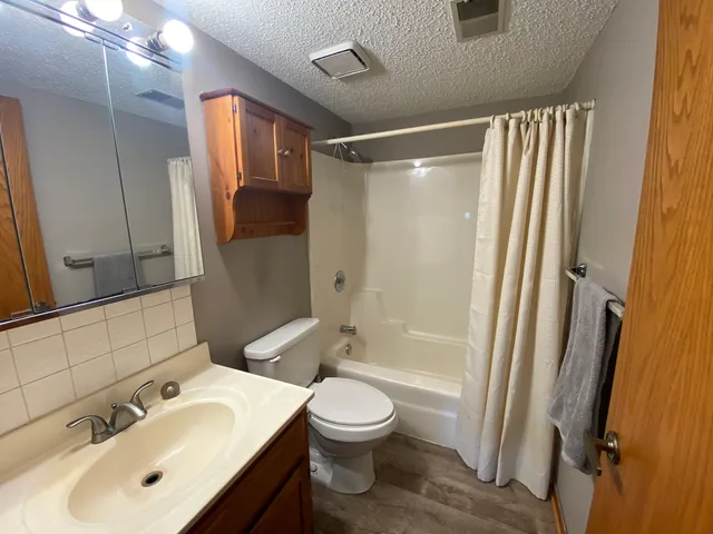 $204,900 | 1105 East Division Street, Unit 1B, Lockport, IL 60441