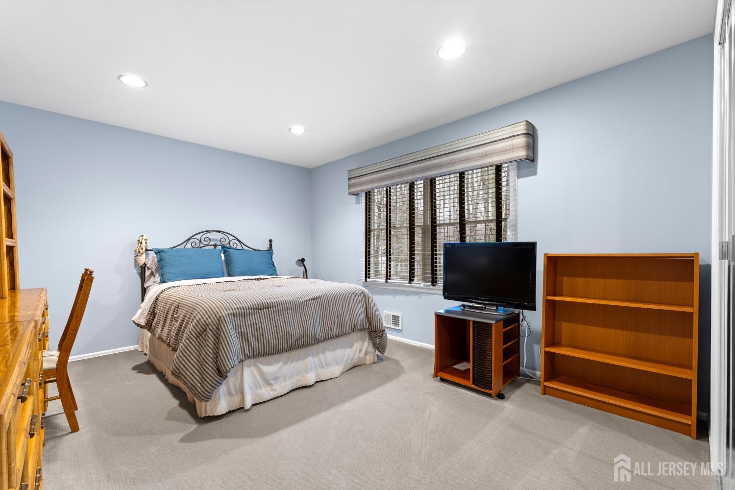 8 Willow Ridge Court Old Bridge, NJ 07747 - Photo 29 of 54