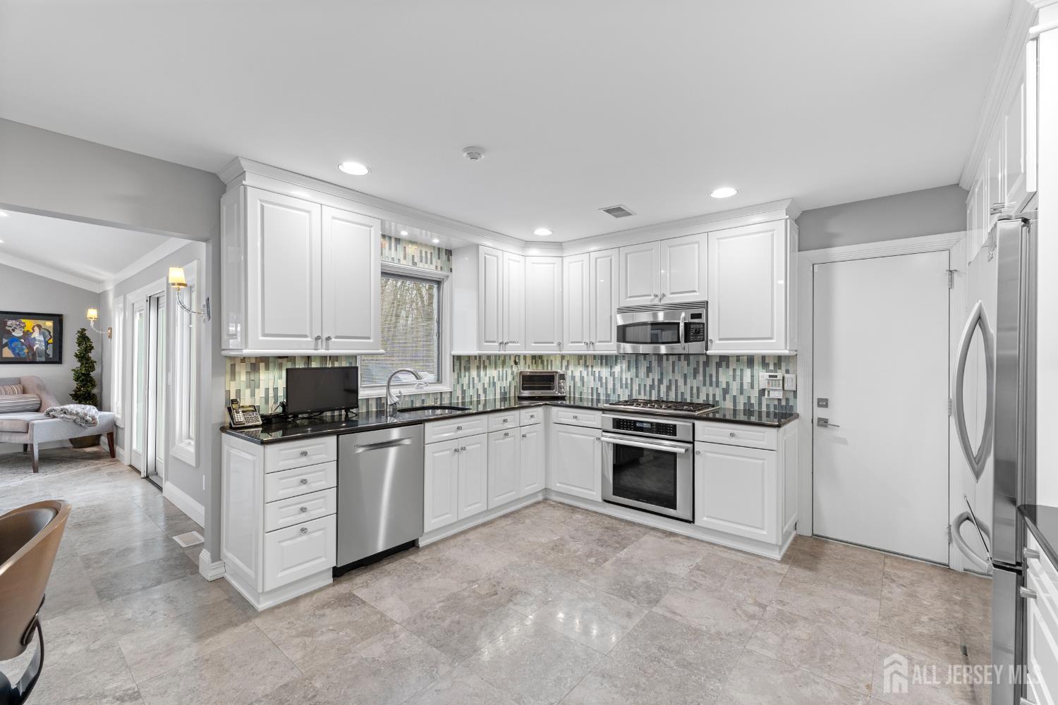 8 Willow Ridge Court Old Bridge, NJ 07747 - Photo 10 of 54