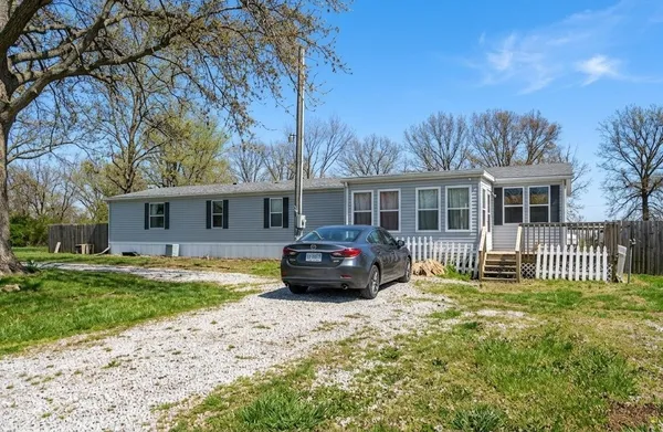 $149,900 | 210 Lakeview Drive, Carlyle, IL 62231