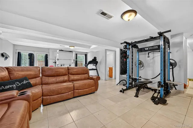a view of a livingroom with furniture and a ceiling fan