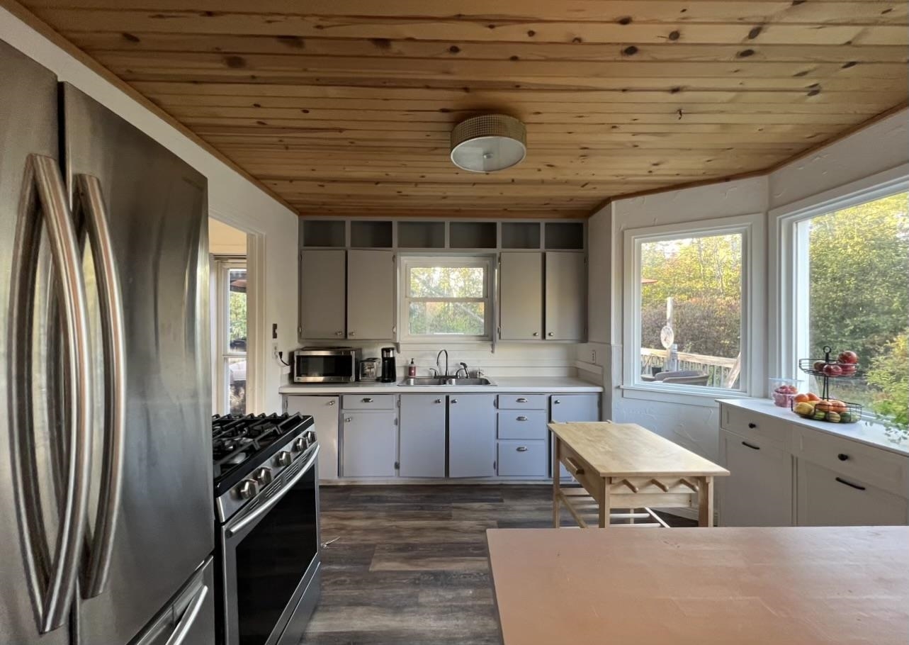 3307 North Four Mile Road Traverse City, MI 49686 - Photo 2 of 6 1916401-1.JPG
