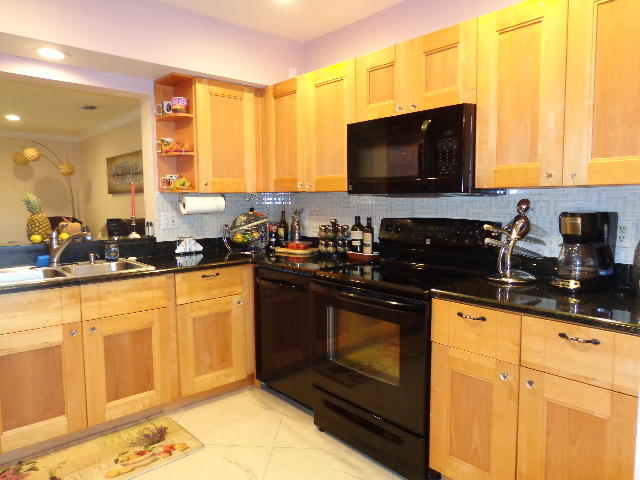 22485 Southwest 61st Way, Unit 235 Boca Raton, FL 33428 - Photo 4 of 22 Kitchen