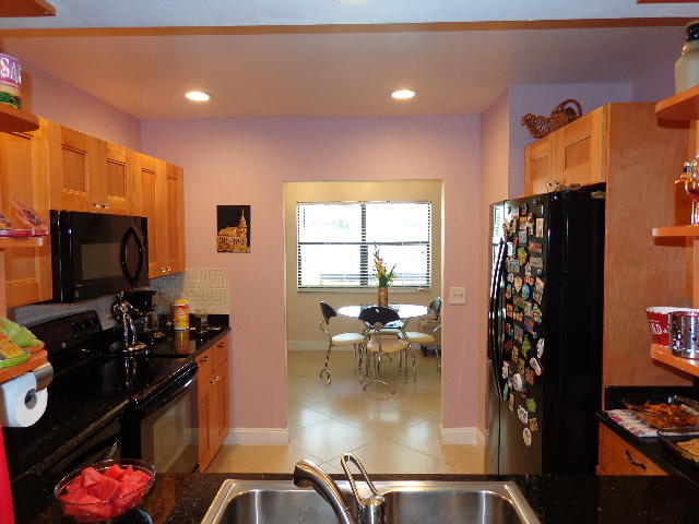 22485 Southwest 61st Way, Unit 235 Boca Raton, FL 33428 - Photo 6 of 22 Kitchen