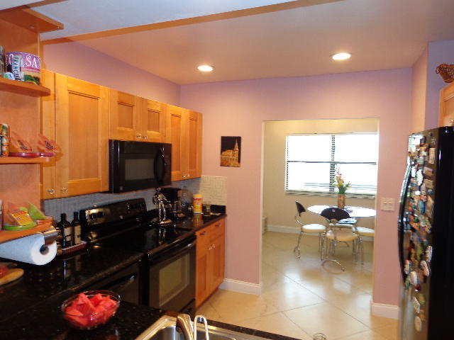 22485 Southwest 61st Way, Unit 235 Boca Raton, FL 33428 - Photo 8 of 22 Kitchen