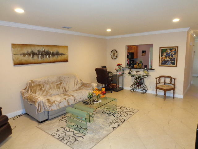 22485 Southwest 61st Way, Unit 235 Boca Raton, FL 33428 - Photo 10 of 22 Living room