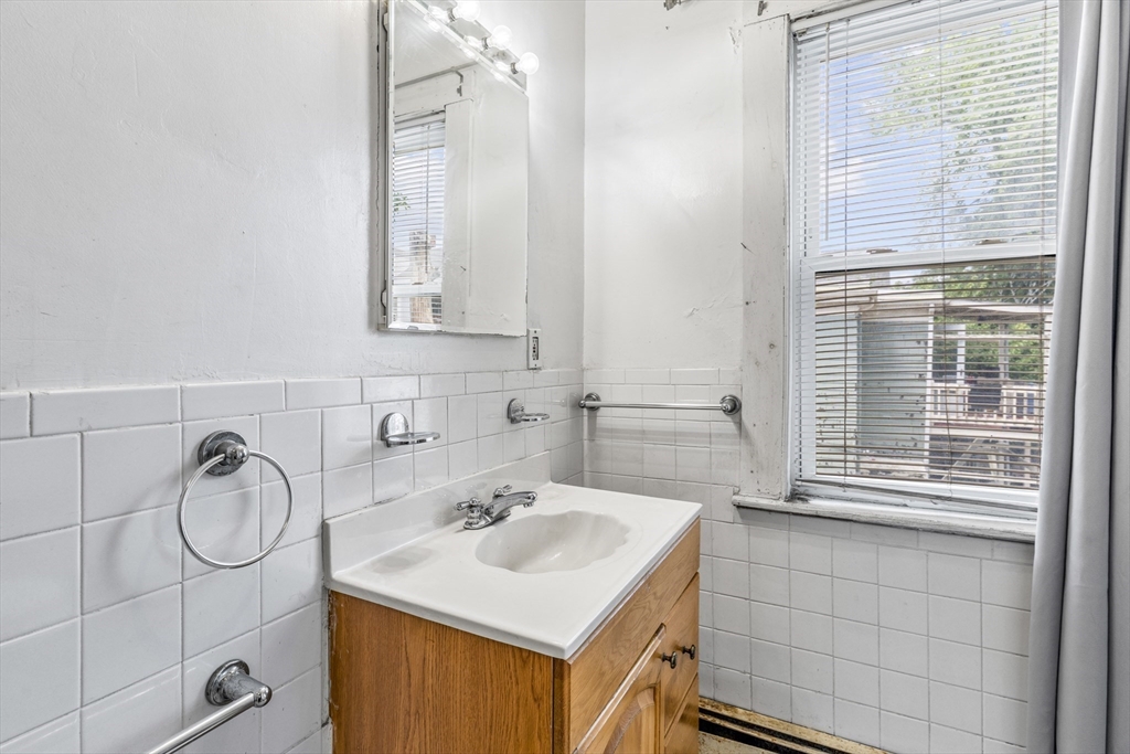 96 Ruthven Street Boston, MA 02121 - Photo 9 of 27 Gallery Image 9