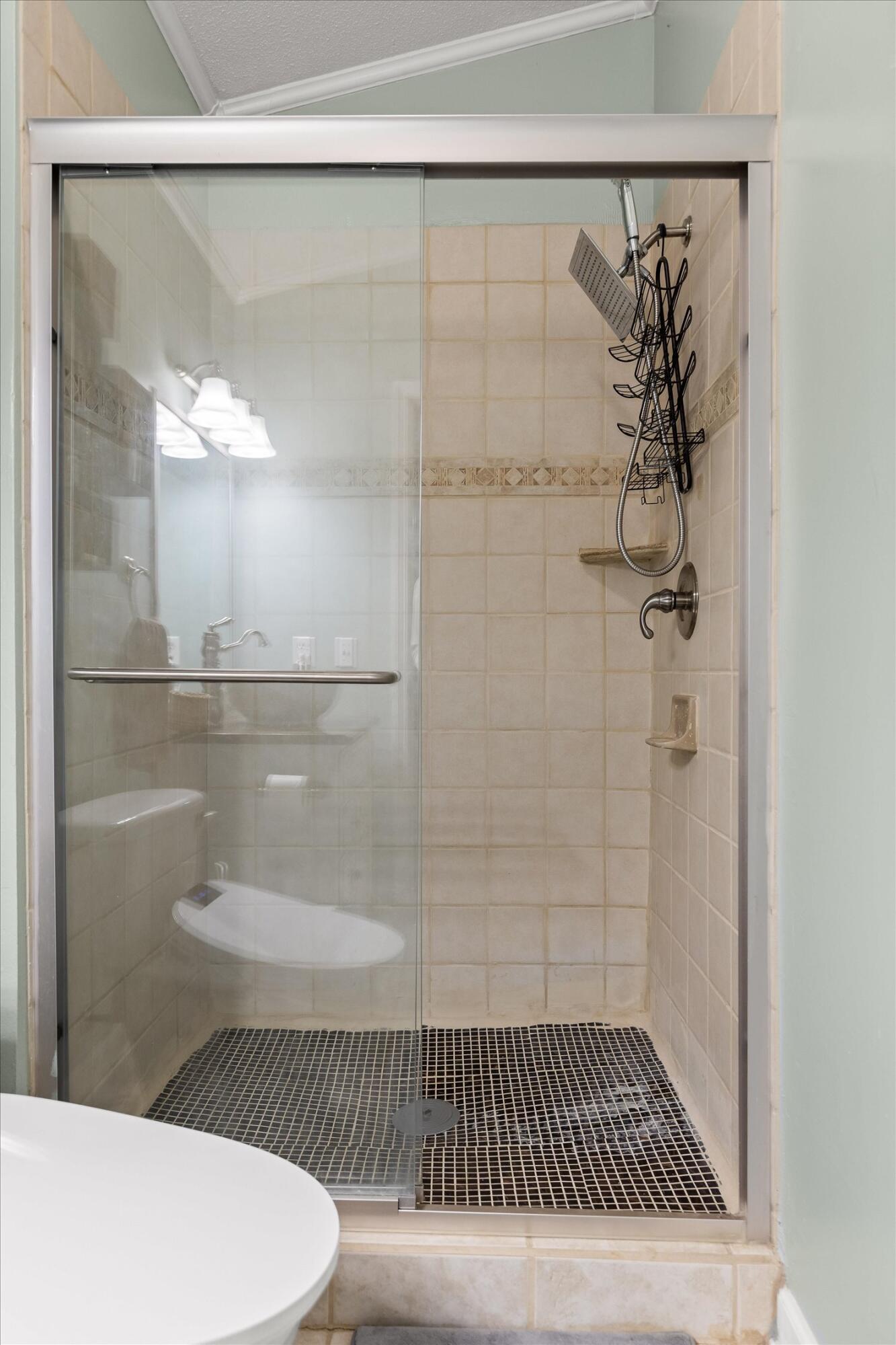 5622 Cold Springs Road Hixson, TN 37343 - Photo 31 of 47 Guest Suite En Suite Bath