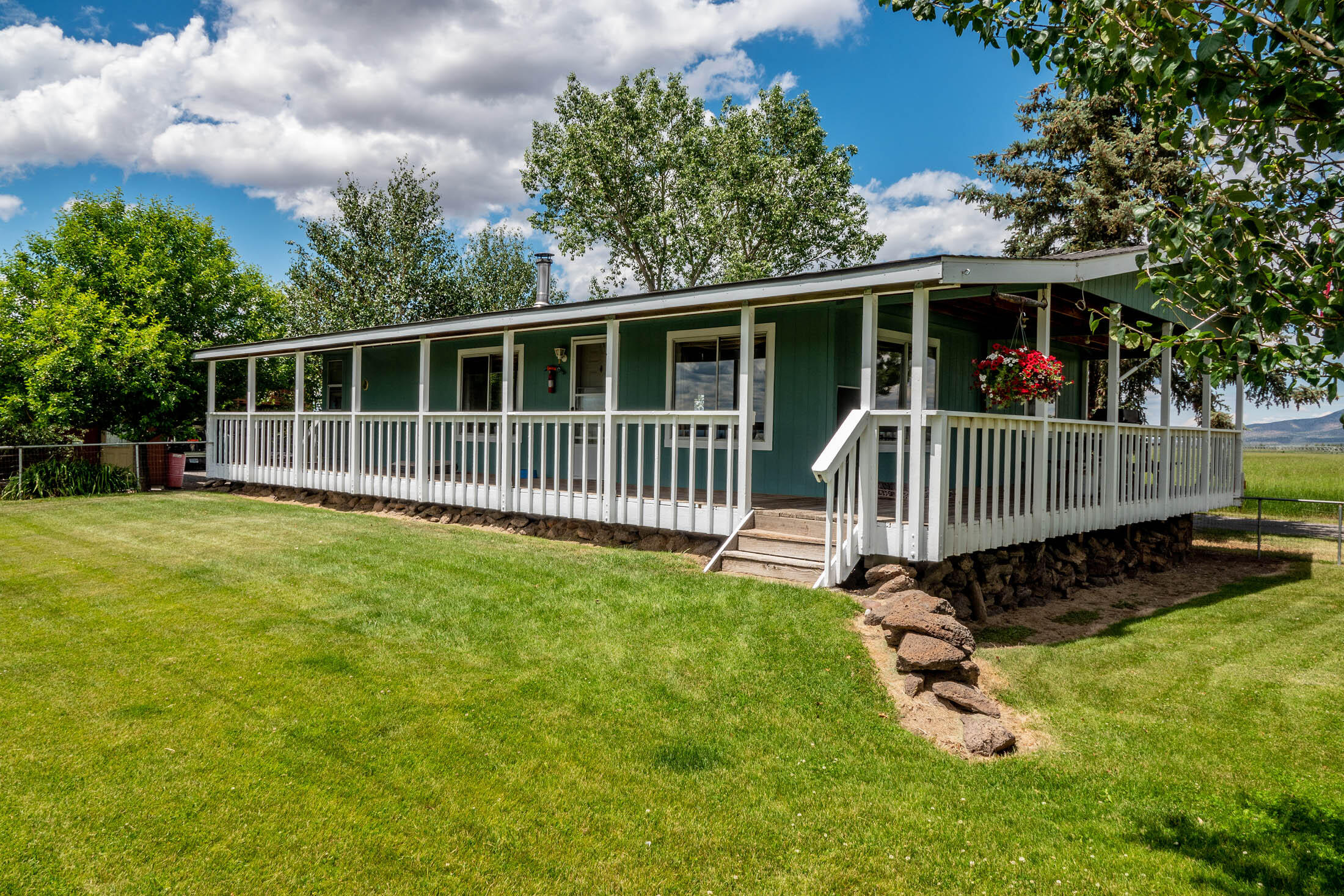 63025 Schmidt Road Bend, OR 97701 - Photo 4 of 65 House