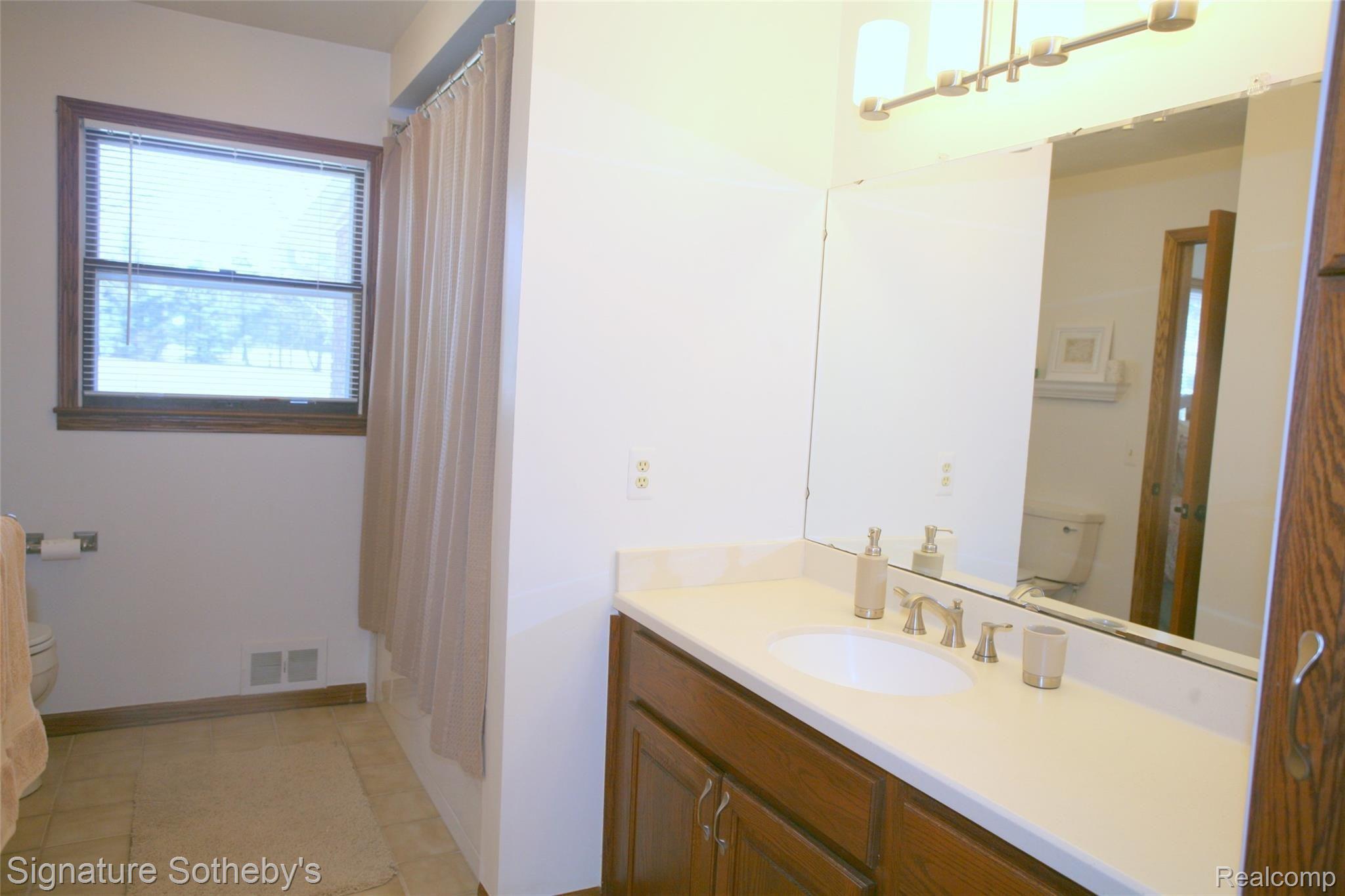 9330 Allen Road Clarkston, MI 48348 - Photo 11 of 29 Dual Bathroom