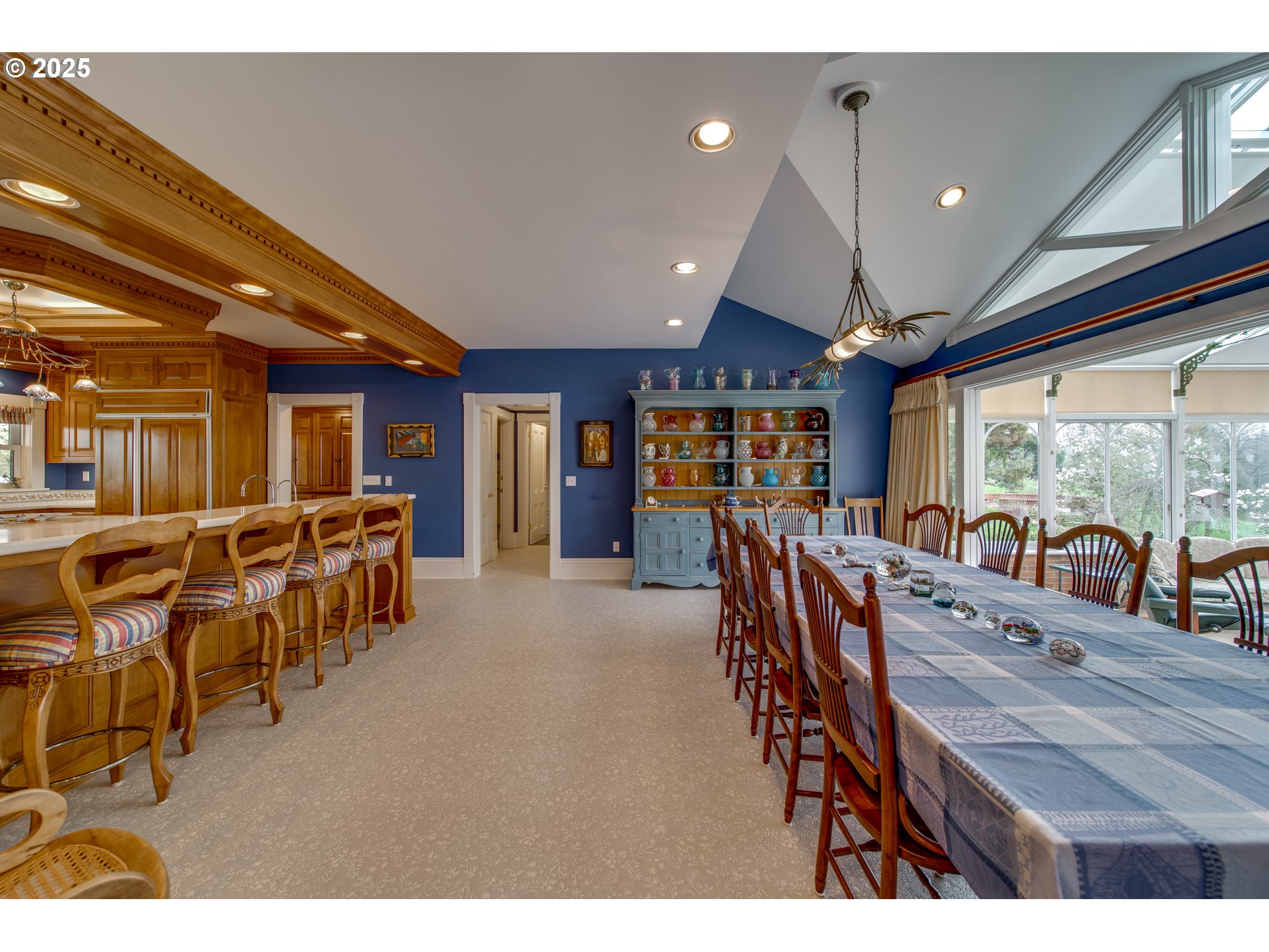 11120 McCann Road Amity, OR 97101 - Photo 14 of 48 a dining hall with lots of tables a large window and chairs