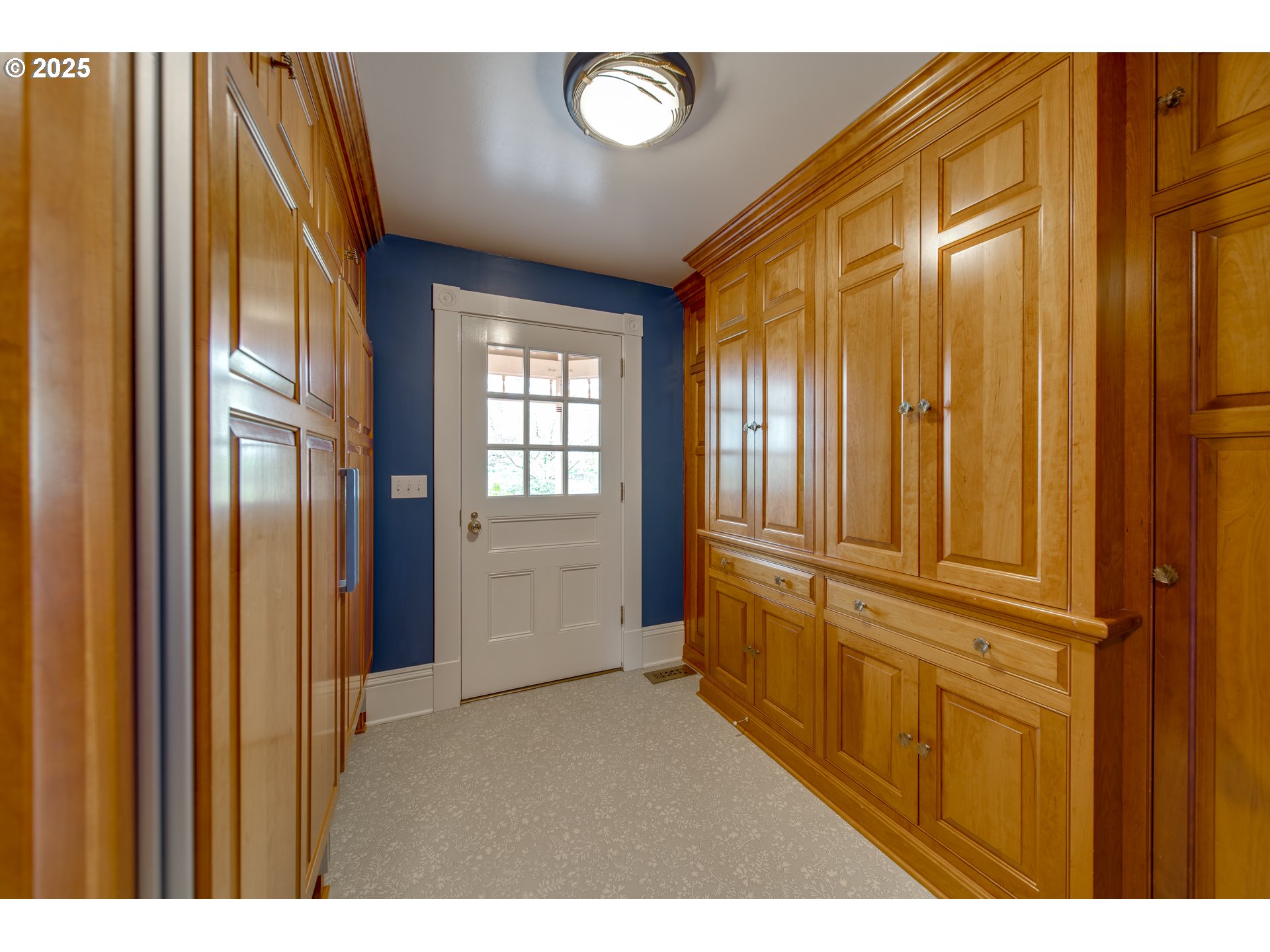 11120 McCann Road Amity, OR 97101 - Photo 19 of 48 a view of an entryway with wooden floor