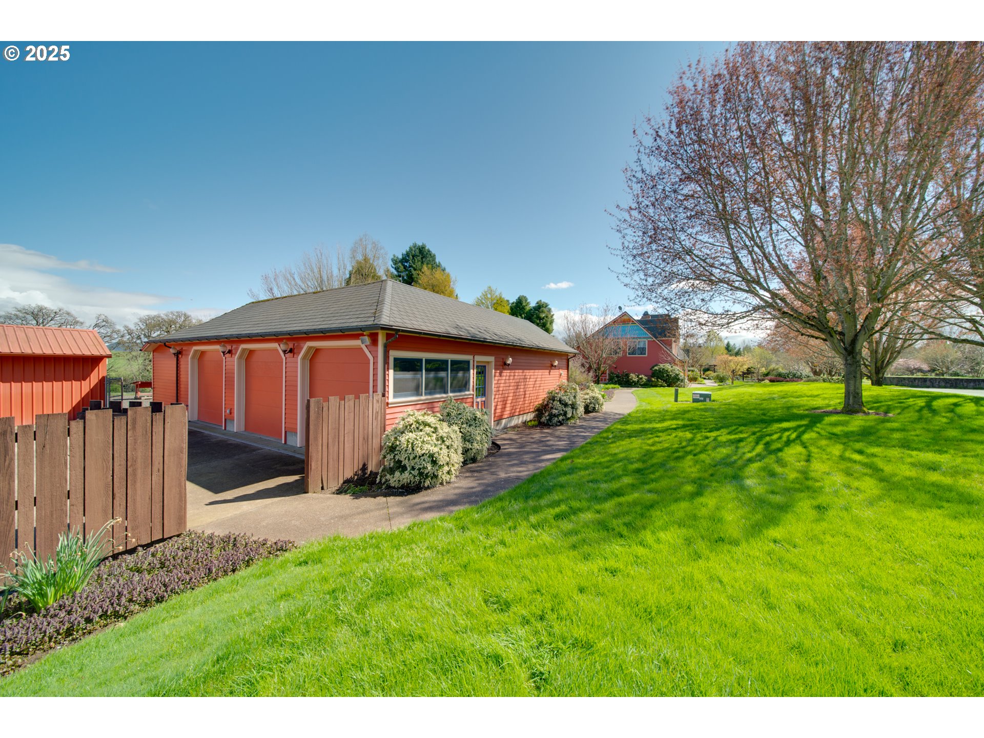 11120 McCann Road Amity, OR 97101 - Photo 41 of 48 a front view of house with a garden