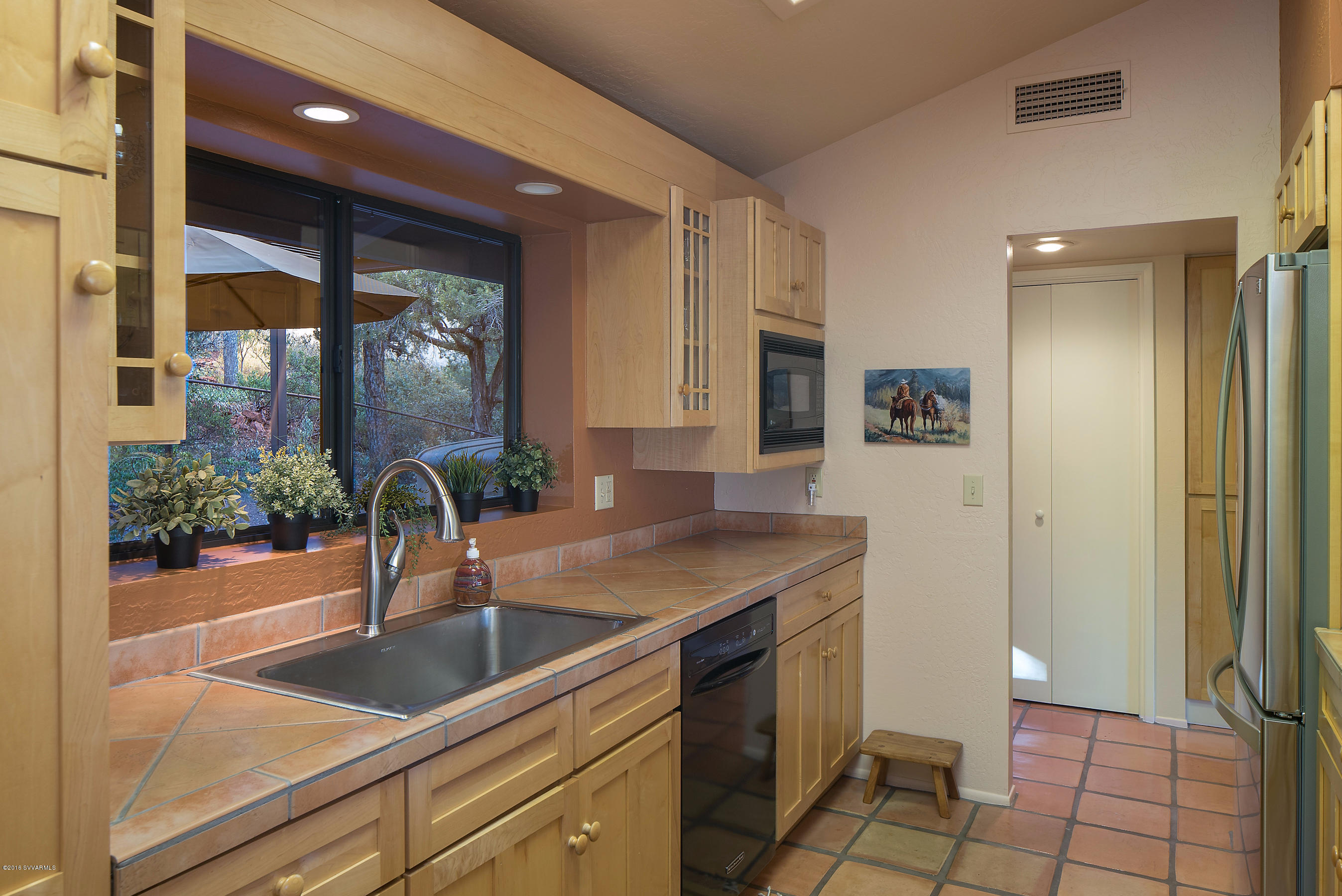 235 East Ridge Road Sedona, AZ 86336 - Photo 8 of 23 Kitchen (2)