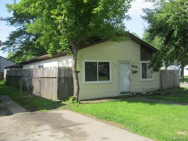 14462 Toepfer Road Warren, MI 48089 - Photo 4 of 22 264-006849 FRONT (4).jpg