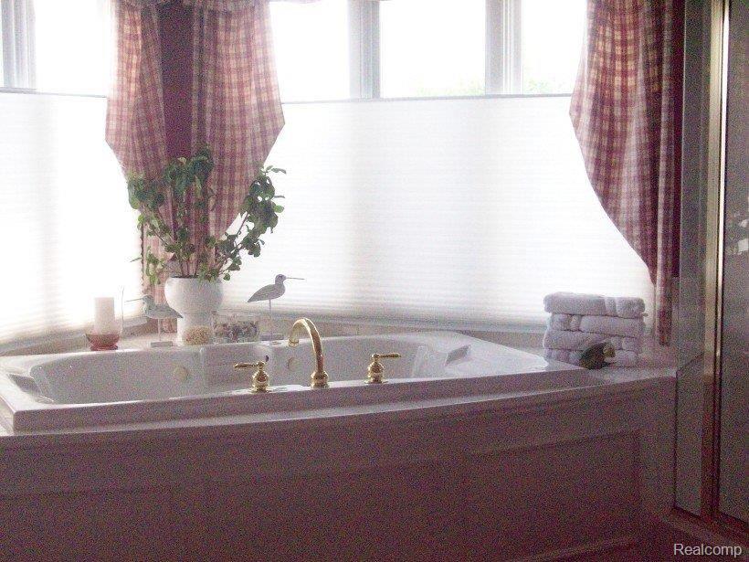 3564 Vineyard Springs Court Rochester, MI 48306 - Photo 12 of 21 KP-Master bath.jpg