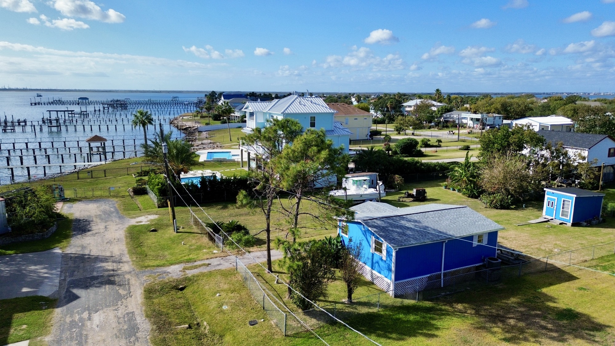 You’re just steps from Galveston Bay!