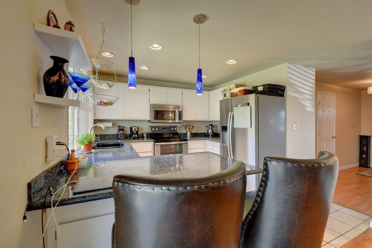 2389 Delta Waters Road Medford, OR 97504 - Photo 15 of 27 DSC_4360_1_2