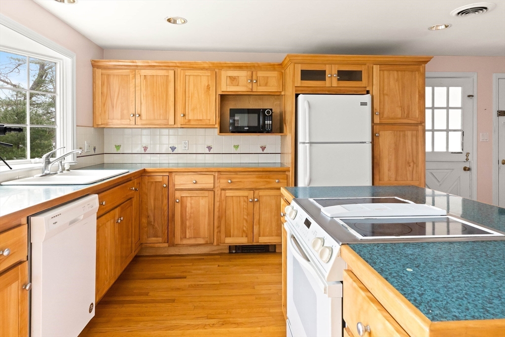 94 Chebacco Road Hamilton, MA 01982 - Photo 13 of 25 Gallery Image 13