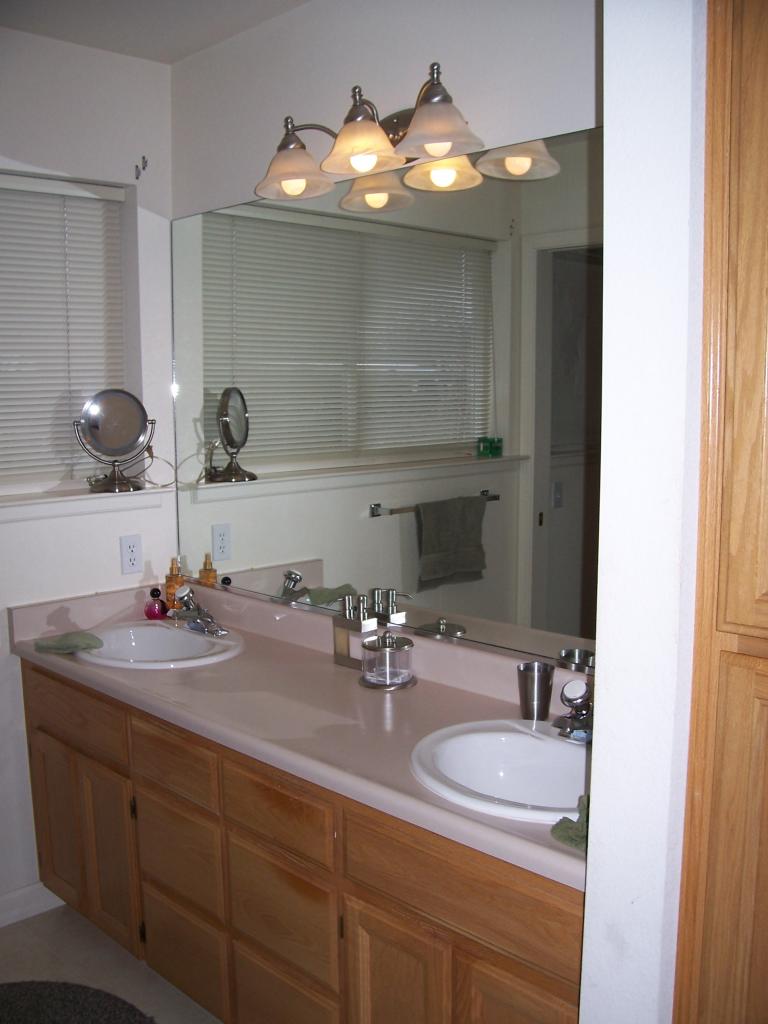 3290 Santa Rosa Way Redding, CA 96003 - Photo 14 of 22 Master Vanity