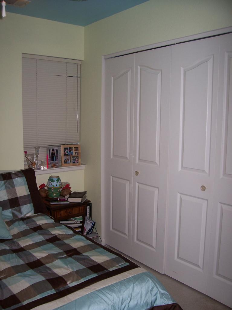 3290 Santa Rosa Way Redding, CA 96003 - Photo 17 of 22 Guest Bedroom's Closet