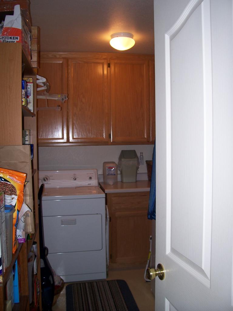 3290 Santa Rosa Way Redding, CA 96003 - Photo 4 of 22 Laundry Room