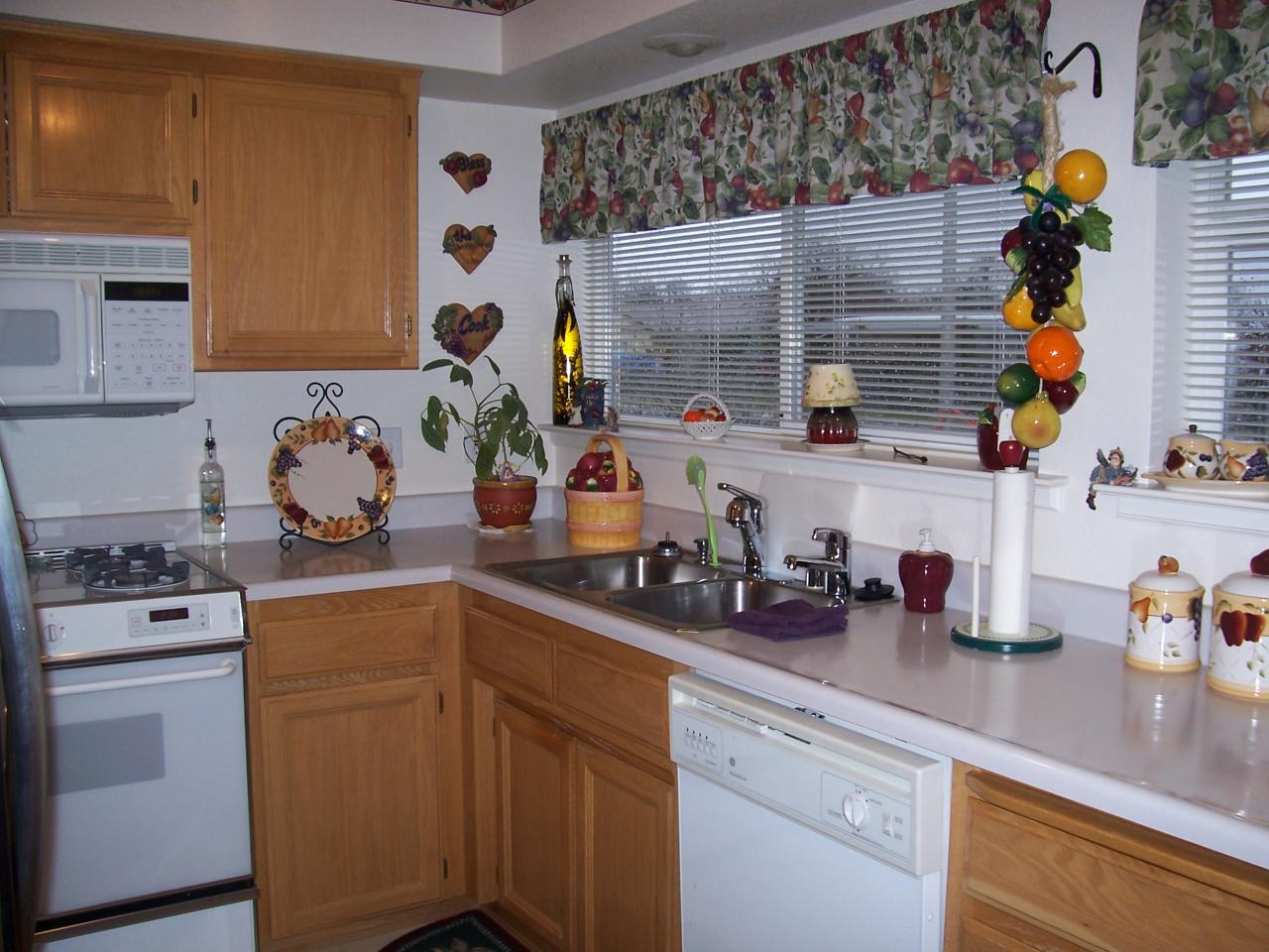 3290 Santa Rosa Way Redding, CA 96003 - Photo 10 of 22 Kitchen