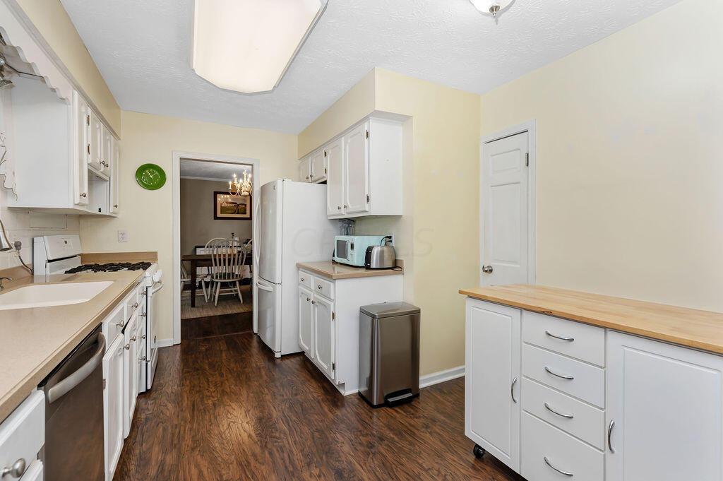 13412 Heimberger Road Northwest Baltimore, OH 43105 - Photo 16 of 98 15-Kitchen