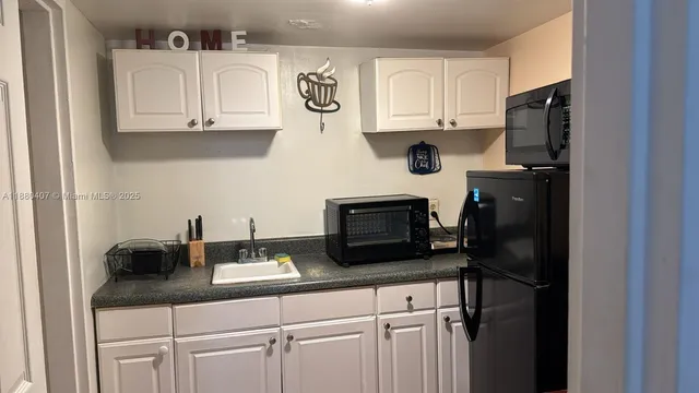 $1,400 | 26 Diplomat Parkway, Unit 2318, Hallandale Beach, FL 33009