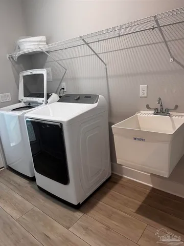 $2,400 | 743 North A Street, Pensacola, FL 32501