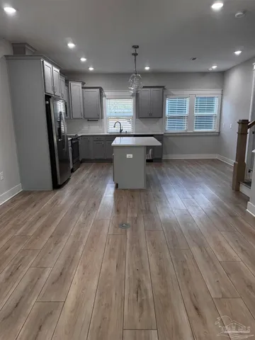 $2,400 | 743 North A Street, Pensacola, FL 32501