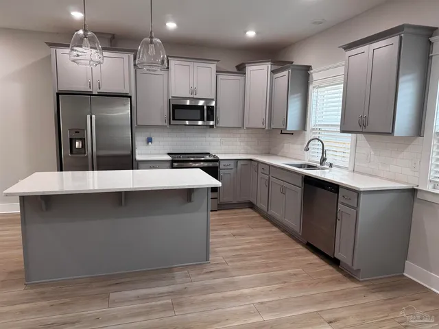 $2,400 | 743 North A Street, Pensacola, FL 32501