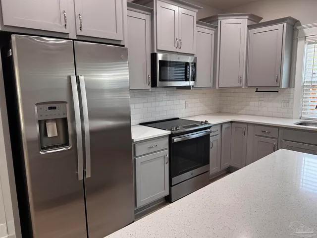 $2,400 | 743 North A Street, Pensacola, FL 32501