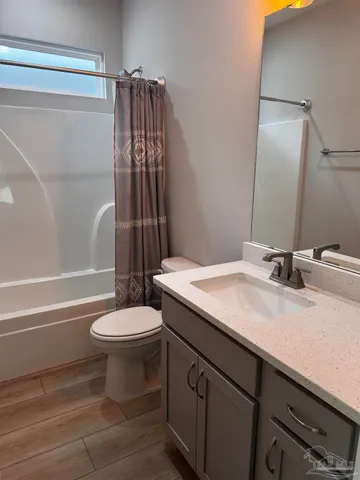 $2,400 | 743 North A Street, Pensacola, FL 32501