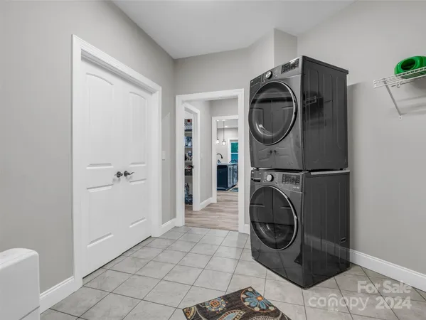 $675,000 | 10305 Green River Cove Road, Mill Spring, NC 28756