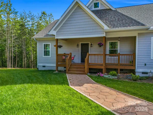 $675,000 | 10305 Green River Cove Road, Mill Spring, NC 28756