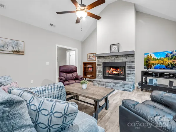 $675,000 | 10305 Green River Cove Road, Mill Spring, NC 28756