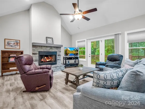 $675,000 | 10305 Green River Cove Road, Mill Spring, NC 28756
